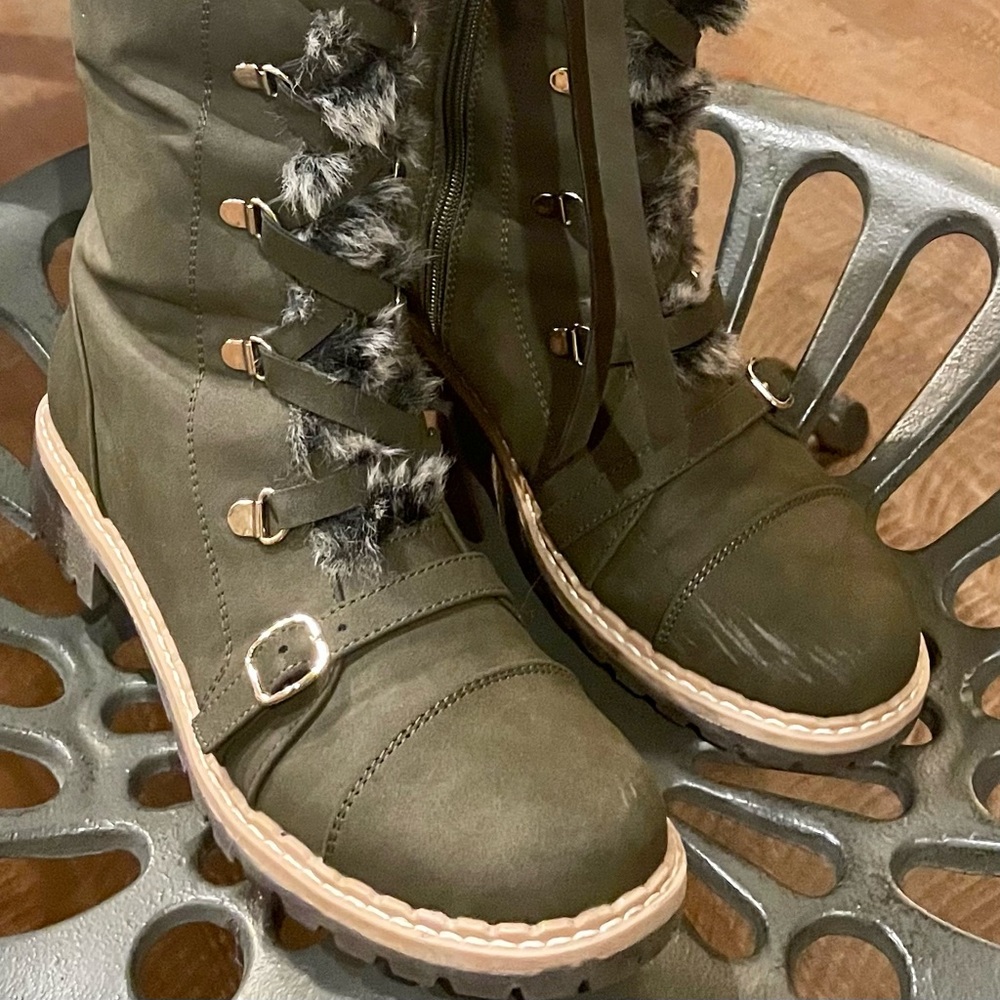 SOLD!!Jylan very cool combat lace-up/zip boot size 8 1/2